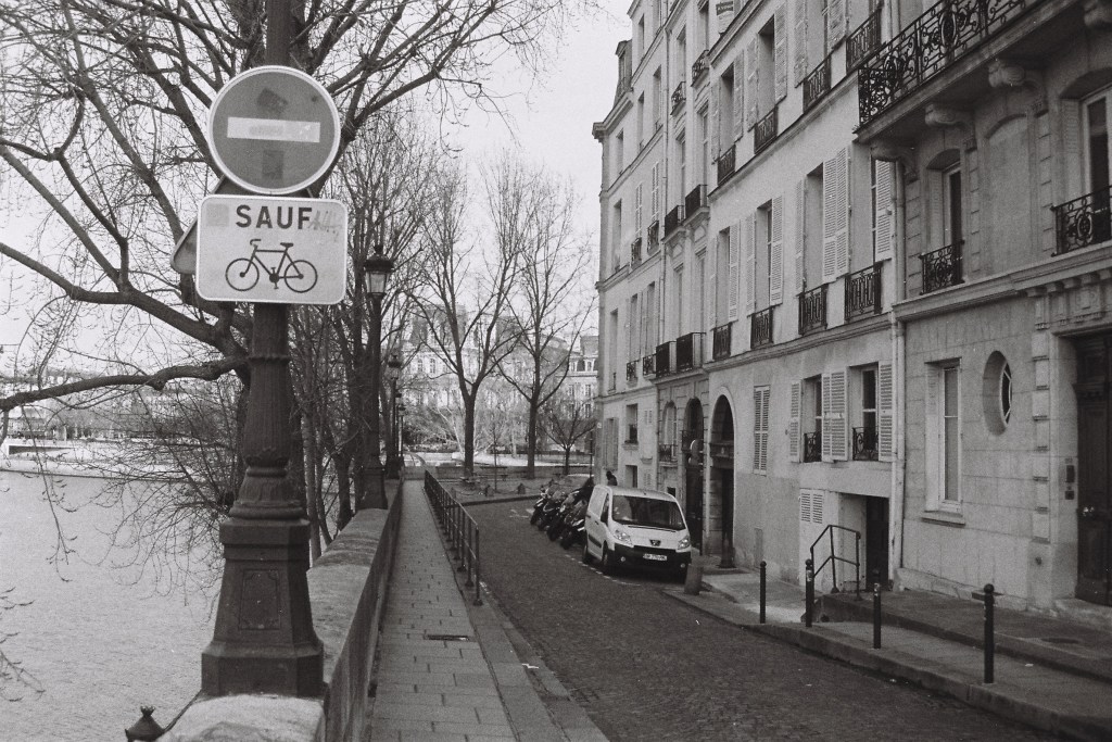 Croissants and Coffee – How to Spend a 12 Hour Layover in&nbsp;Paris